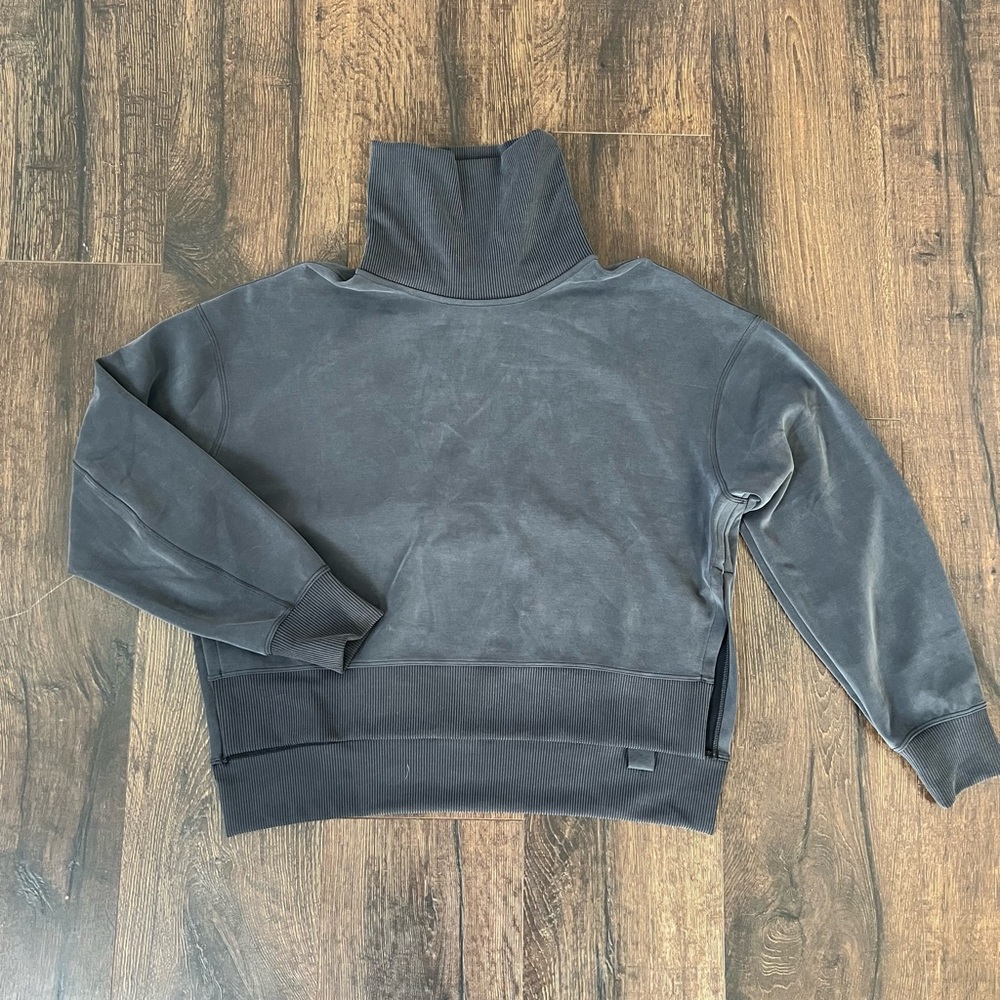 Lululemon Softstreme pullover turtleneck
